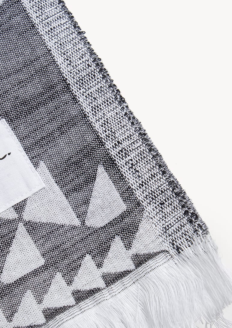 Zipolite jacquard beach towel black / Pre-order